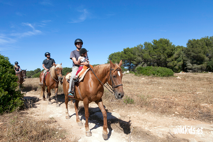 Paseo en caballo a la Cala Mitjana, Menorca