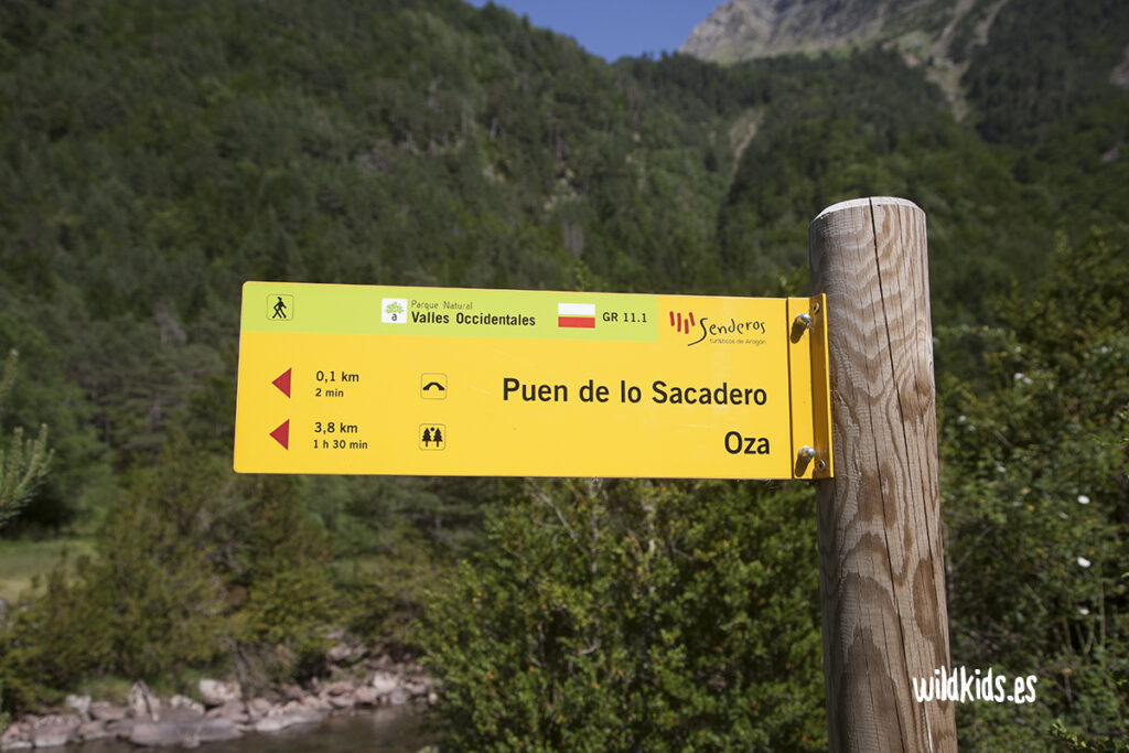 Boca del infierno con niños 08 Excursión con niños a la Boca del Infierno en la Selva de Oza