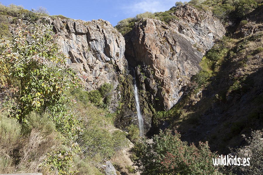 Excursión con niños en Picos de Europa a la cascada de Mazobre