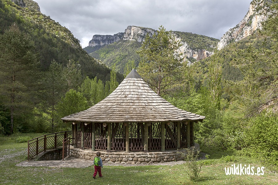 Excursión con niños a la foz de Burgui en el Pirineo navarro