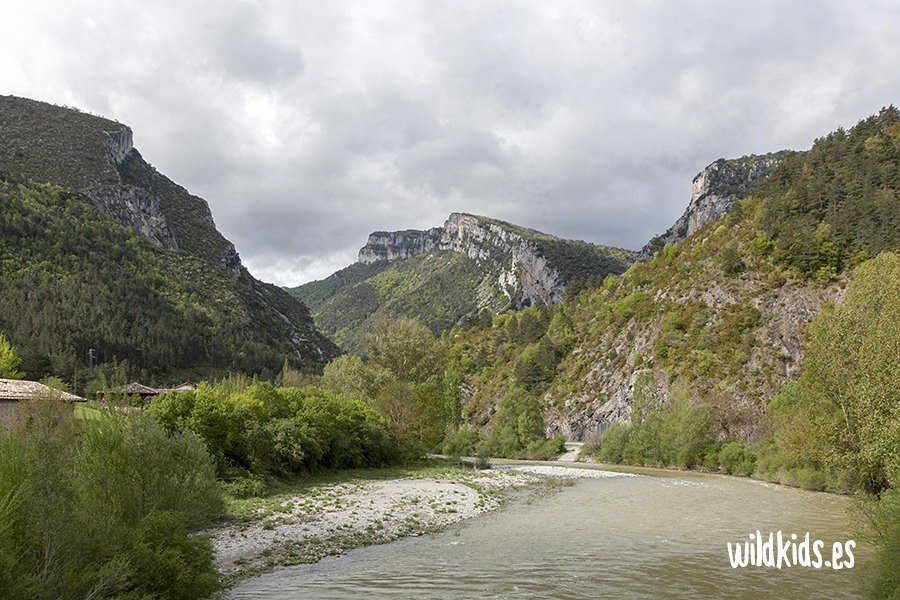 Excursión con niños a la foz de Burgui en el Pirineo navarro