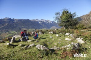 Excursion con niños a los cromlech d'accaus (3) Excursión con niños al crómlech d'Accaus en el Pirineo francés