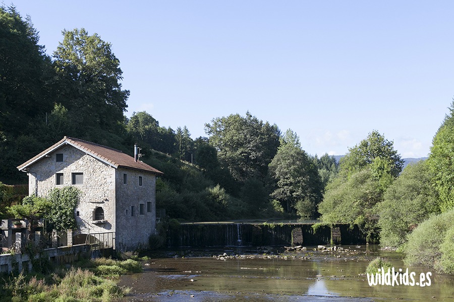 Excursión con niños a los nacederos de Larraun en el Pirineo navarro