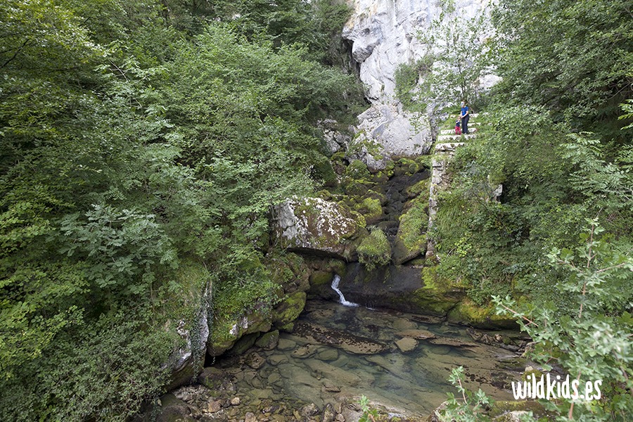 Excursión con niños a los nacederos de Larraun en el Pirineo navarro