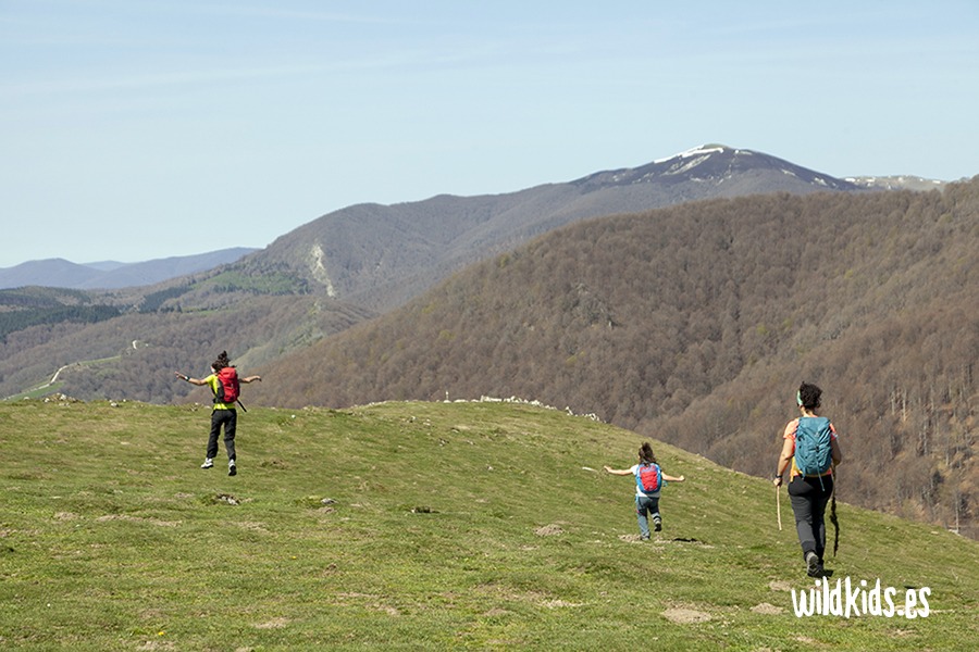 Excursión con niños al monte Azalegi en el Pirineo navarro