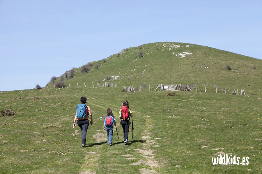 Excursión con niños al monte Azalegi en el Pirineo navarro