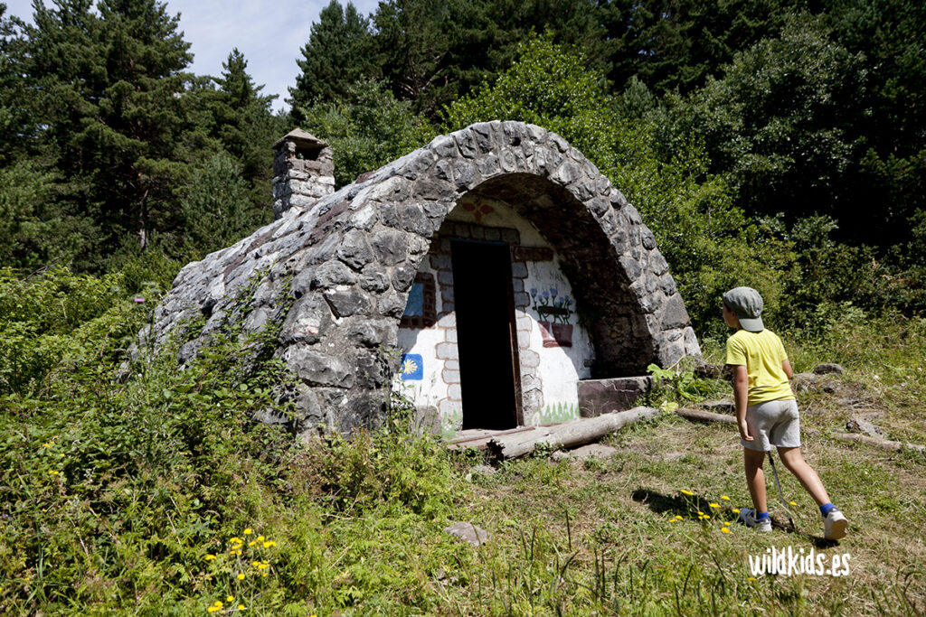 Excursion con niños por el Camino de Santiago de Somport a Canfranc-Estacion 04 Excursión con niños por el Camino de Santiago de Somport a Canfranc-Estacion