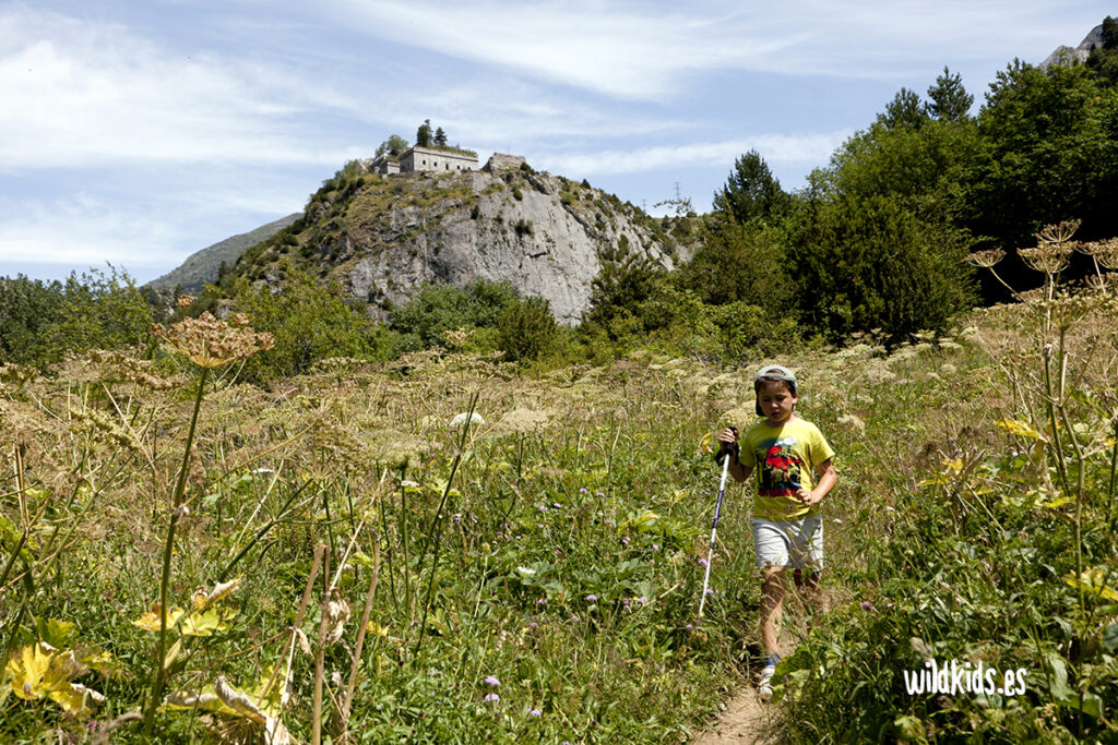 Excursion con niños por el Camino de Santiago de Somport a Canfranc-Estacion 05 Excursión con niños por el Camino de Santiago de Somport a Canfranc-Estacion
