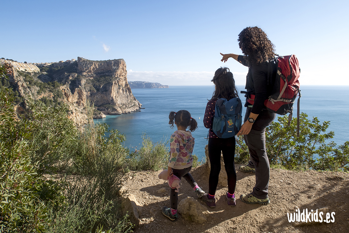 Rutas con niños cerca de Valencia - ruta de los acantilados a cala Moraig