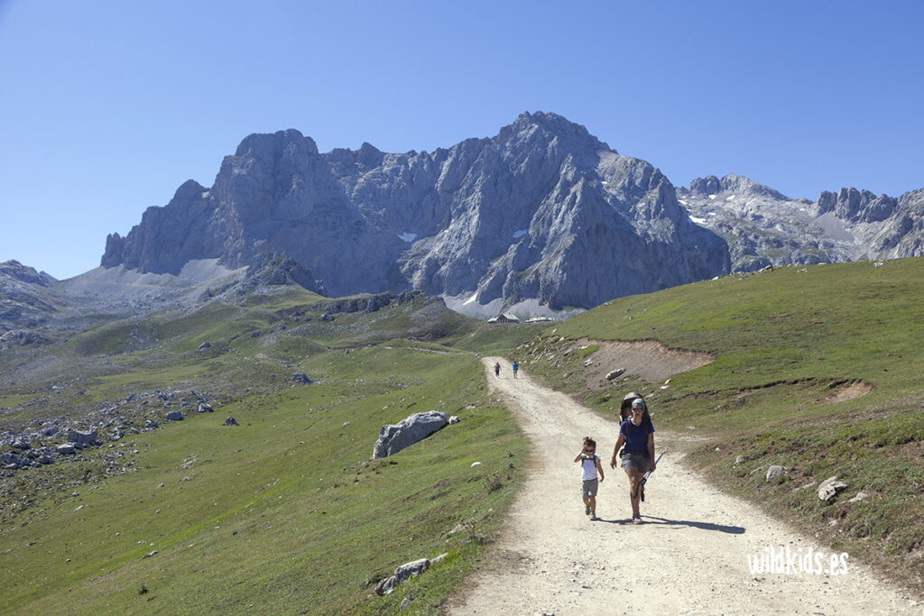 Fuente De y el valle de Liebana con niños