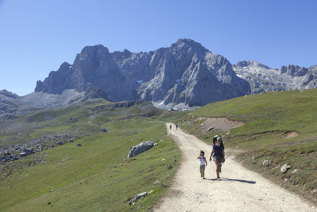 Fuente De y el valle de Liebana con niños