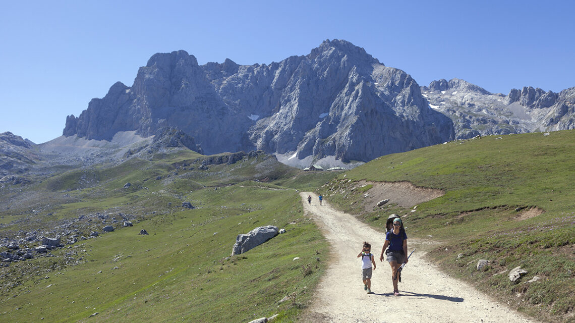 Fuente De y el valle de Liebana con niños
