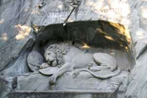 Viajar a Lucerna con niños en Suiza: monumento del León