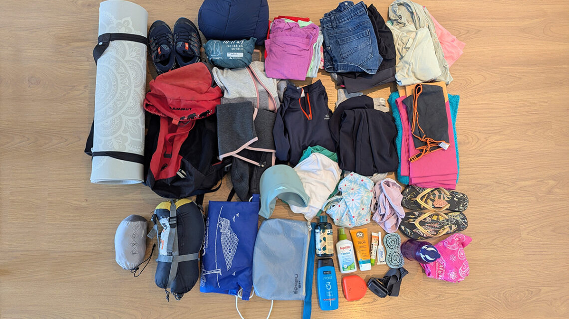 Qué llevar en la mochila para ir de campamento con niños