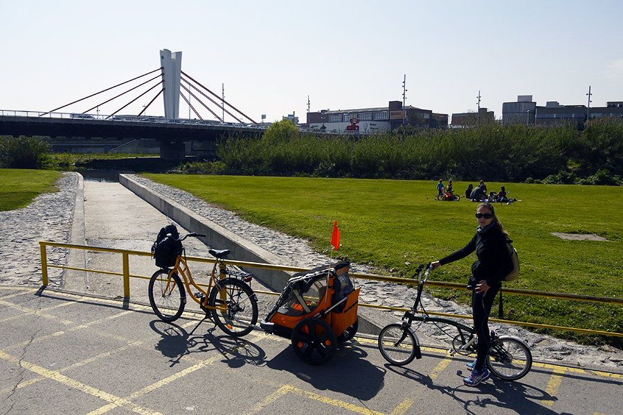 Ruta con niños en bicicleta de Montaca a Barcelona (1) Ruta con niños en bicicleta de Montaca a Barcelona