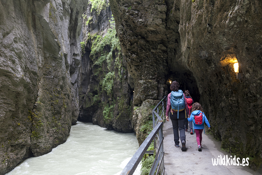 Suiza en familia - Meiringen garganta Aaare Suiza en familia: Meiringen