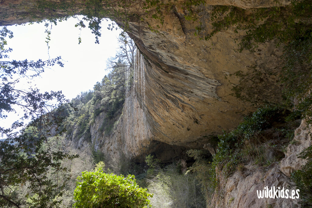 Valle de Roncal con niños - cueva de Azanzorea Valle de Roncal con niños