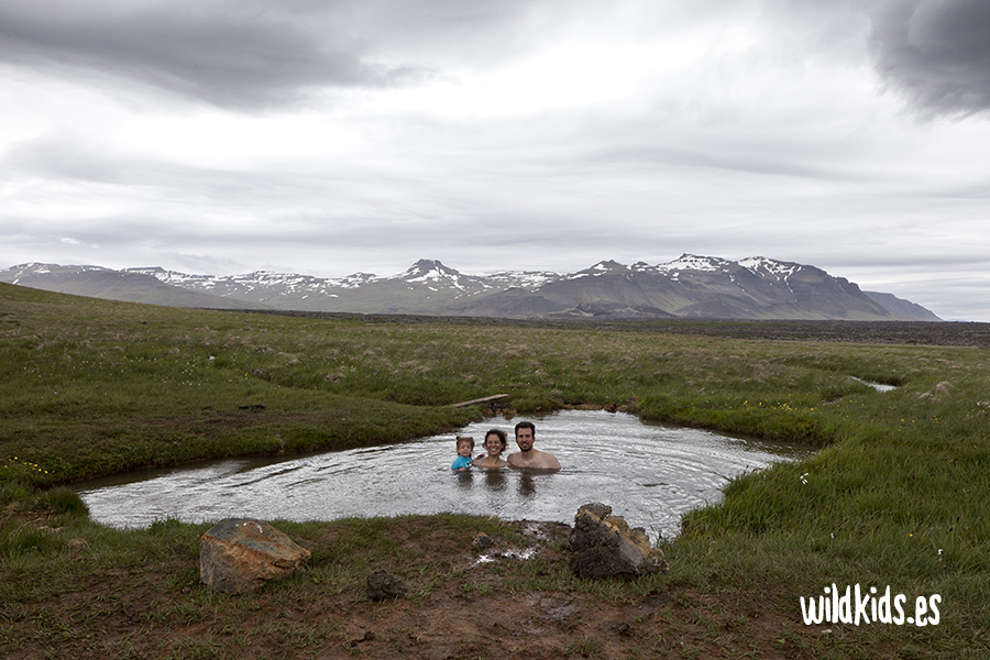 Viajar a Islandia con niños - piscinas termales Viajar a Islandia con niños