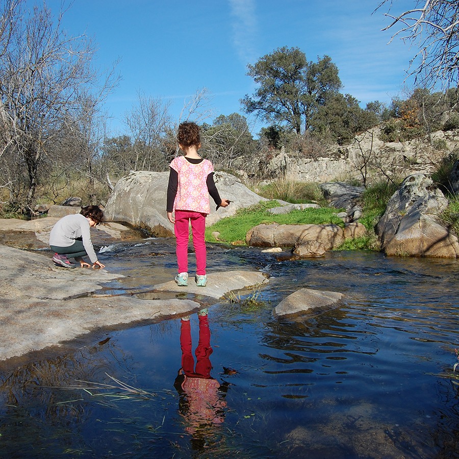 Excursión con niños a los molinos de Navalagamella